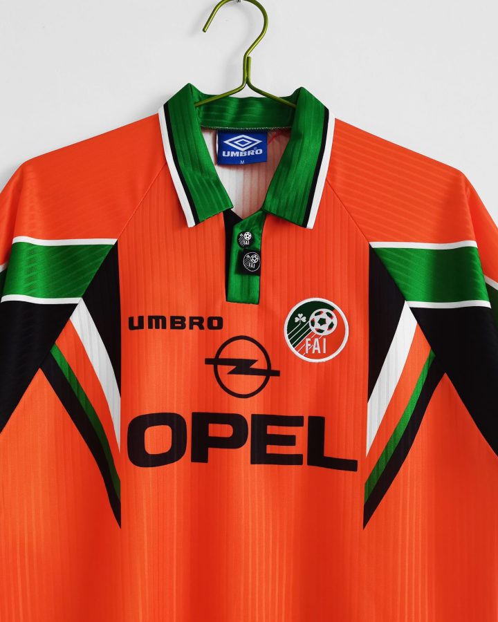 Alternative view of Republic of Ireland 1997 Away Jersey