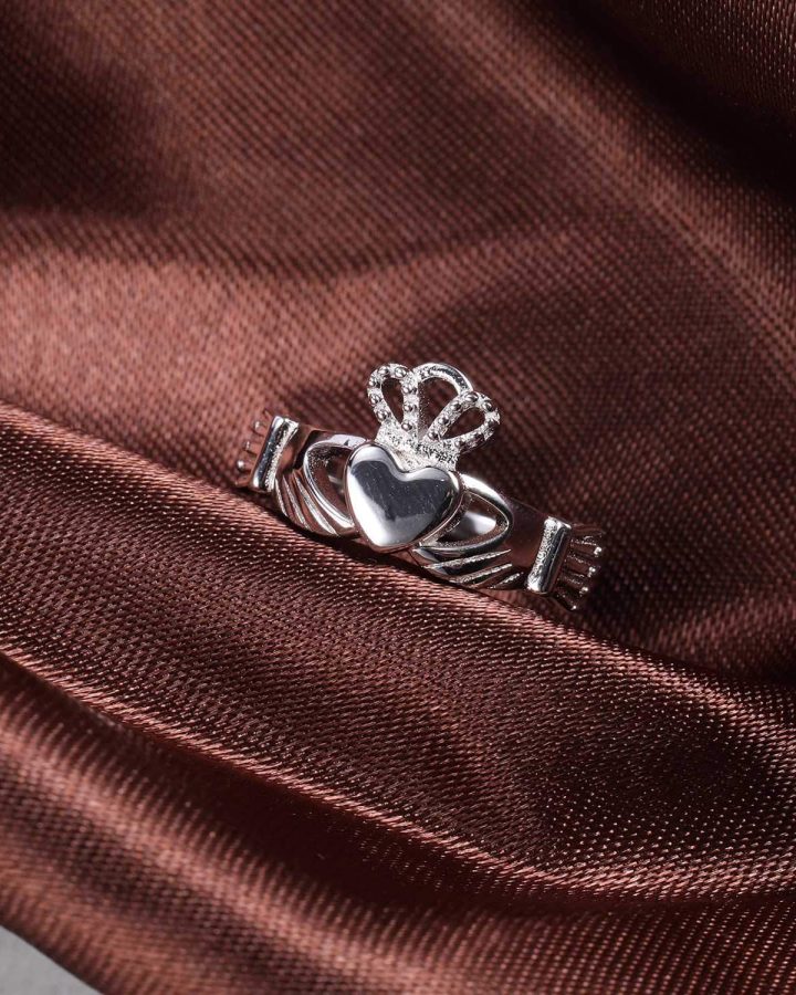 Alternative view of Claddagh Ring