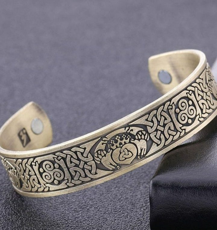 Claddagh Fishhook Bracelet