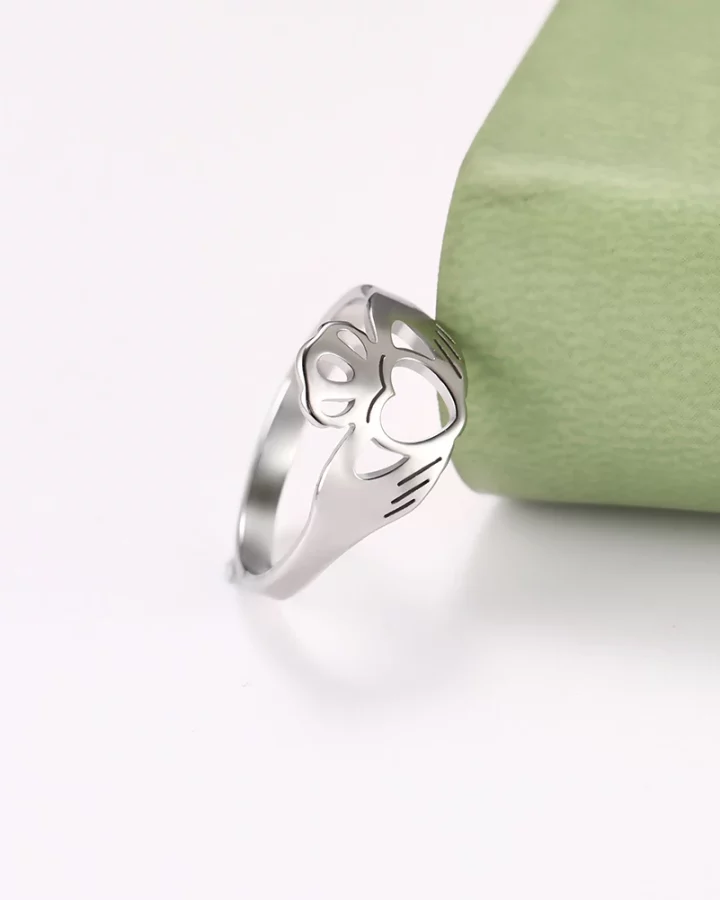 Minimalist Claddagh Ring