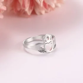 Minimalist Claddagh Ring Minimalist Claddagh Ring