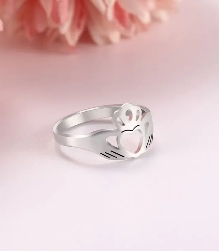 Minimalist Claddagh Ring