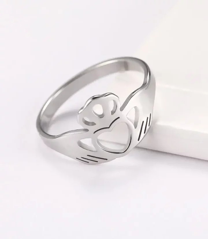 Minimalist Claddagh Ring