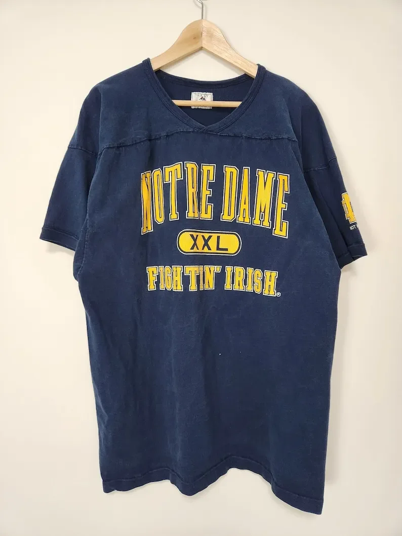 Vintage Notre Dame Fighting Irish Crewneck T-Shirt Vintage Notre Dame Fighting Irish Crewneck T-Shirt