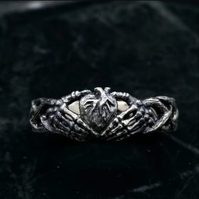 Celtic Retro Heart Hugging Hand Ring