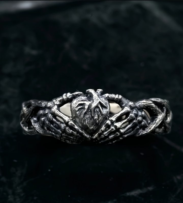 Celtic Retro Heart Hugging Hand Ring