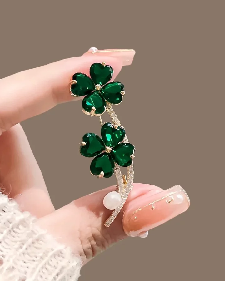 Elegant Green Four-Leaf Clover Brooch