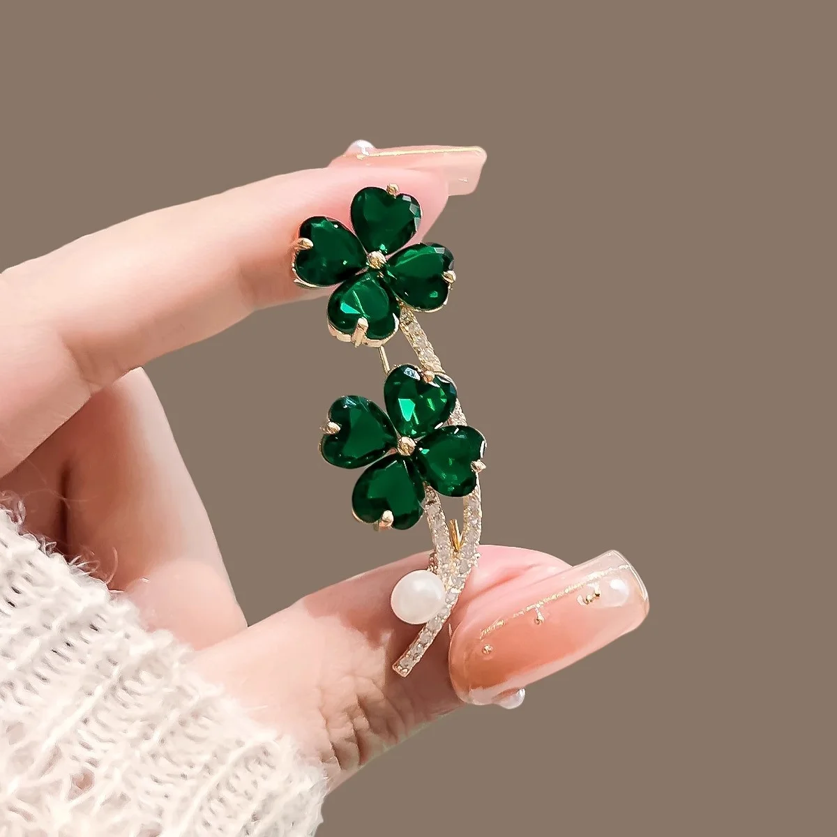 Elegant Green Four-Leaf Clover Brooch Elegant Green Four-Leaf Clover Brooch