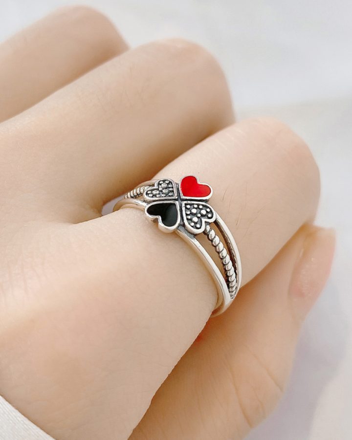 Women's Four-Leaf Clover Enamel Ring with Red Heart Accent