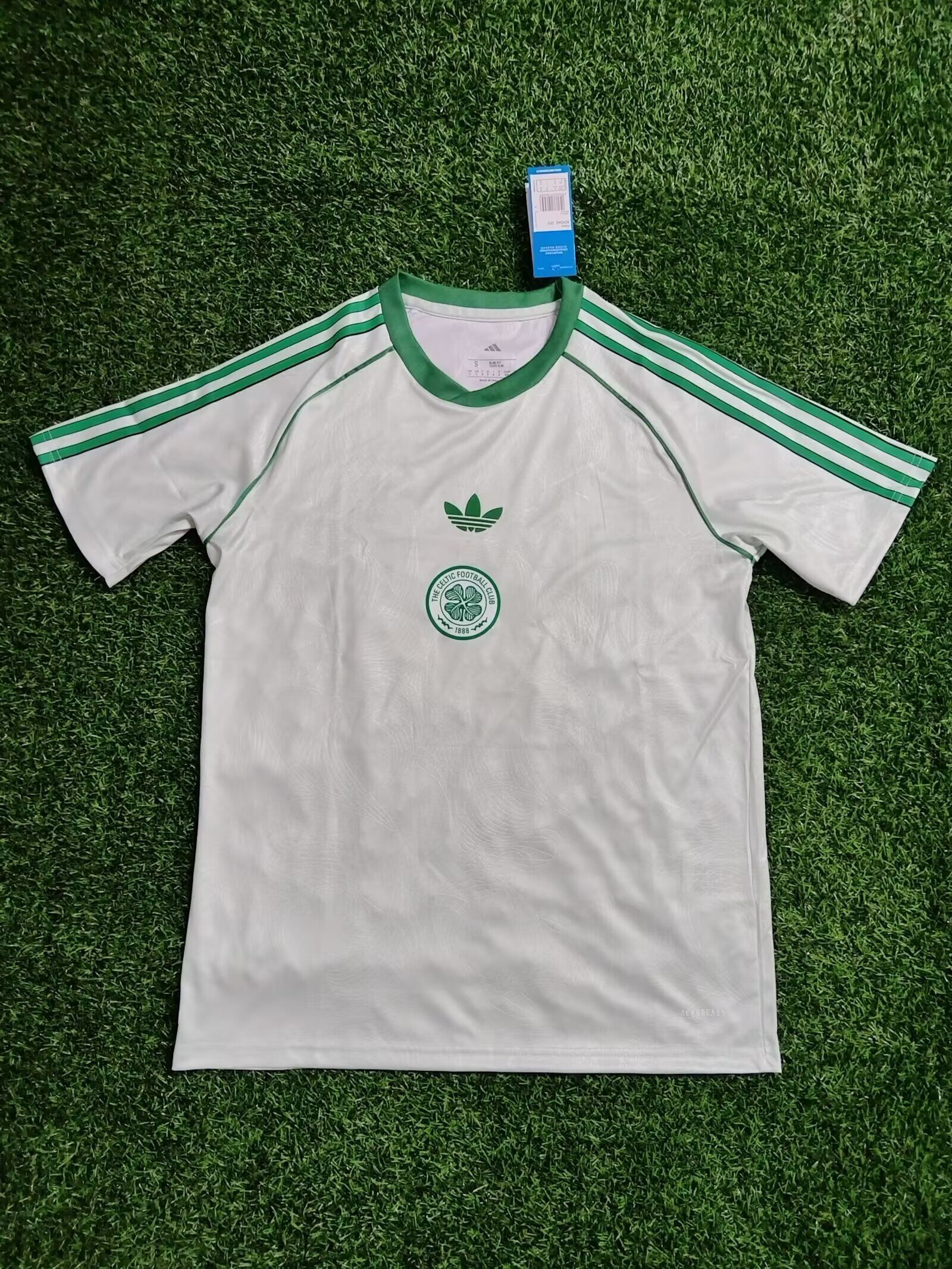 Celtic 2025-2026 White with Green Training Jersey Celtic 2025-2026 White with Green Training Jersey