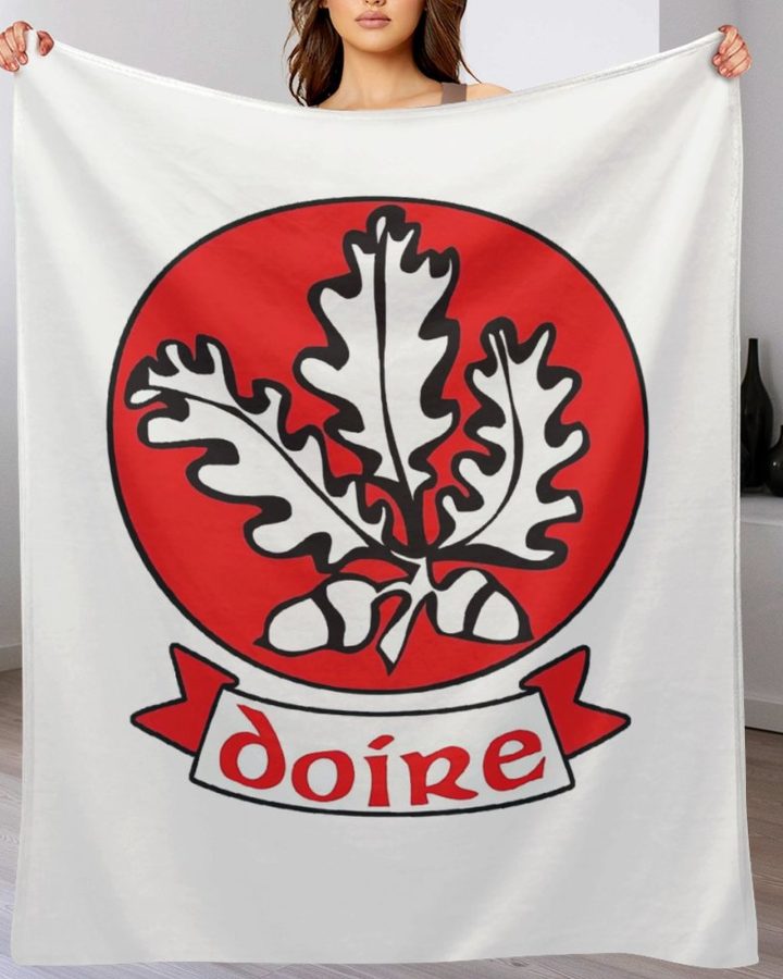 Derry GAA Plush Blanket – 50x60" Soft County Throw (White or Black Background)