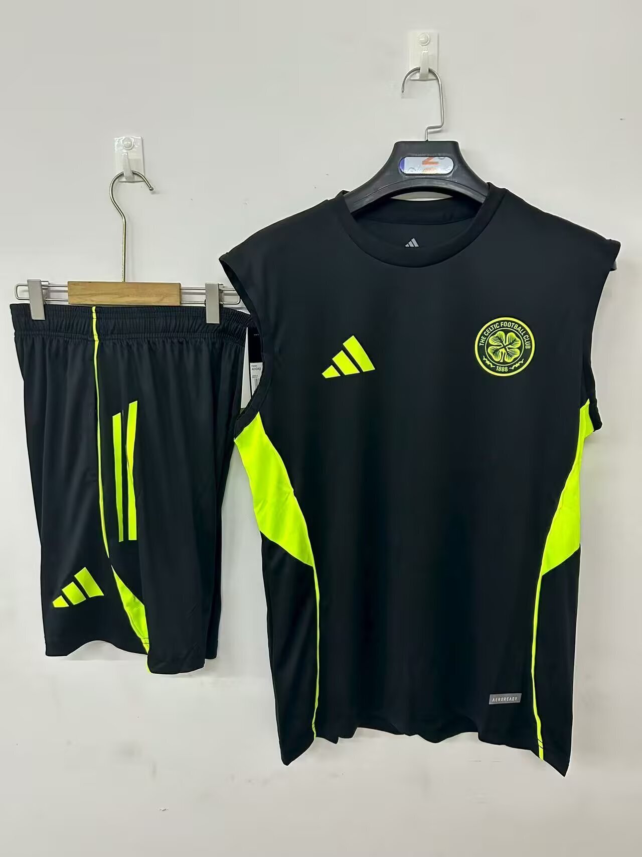 Celtic 2025-26 Black Sleeveless Adults Set Celtic 2025-26 Black Sleeveless Adults Set