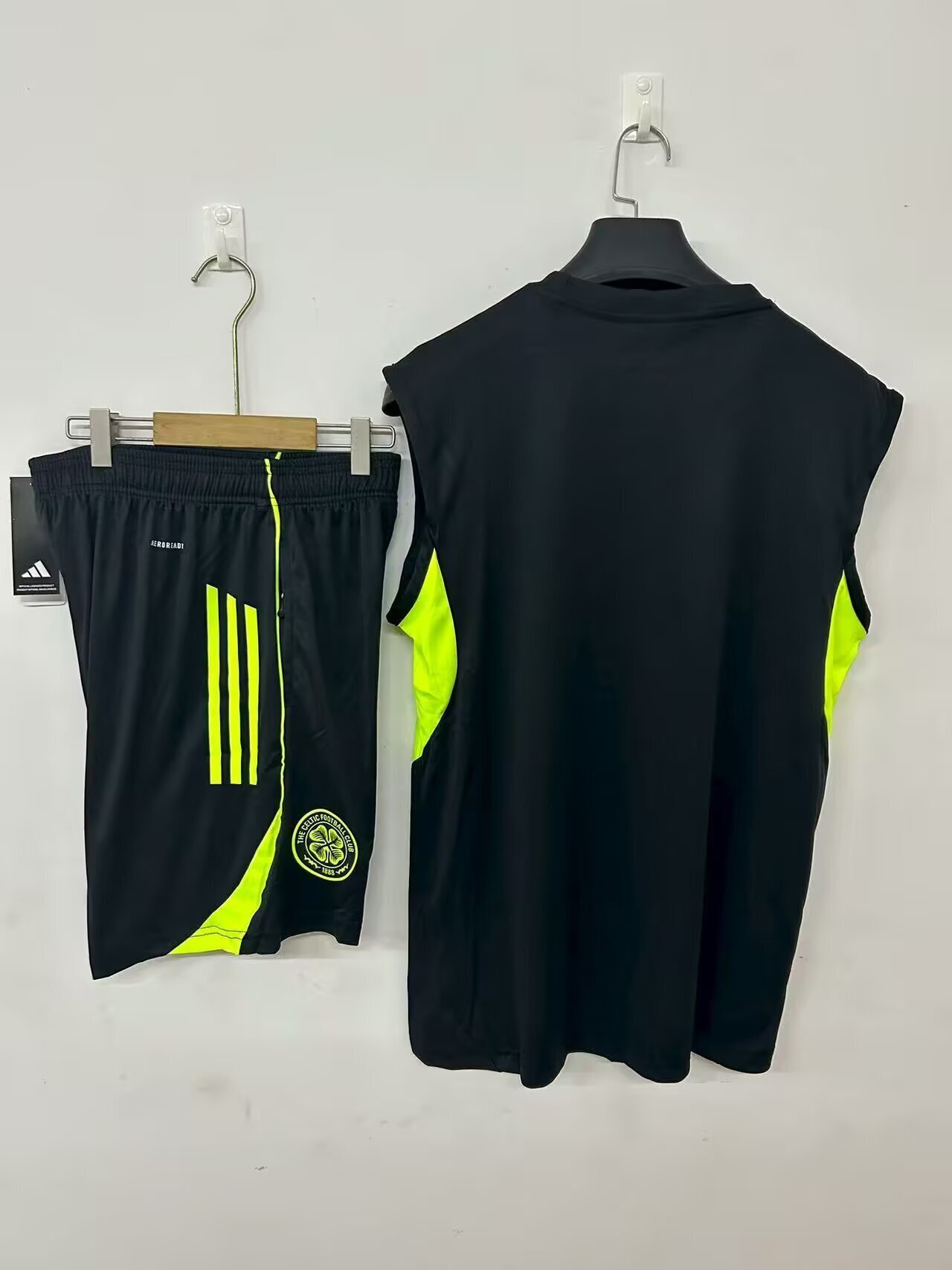 Celtic 2025-26 Black Sleeveless Adults Set Celtic 2025-26 Black Sleeveless Adults Set