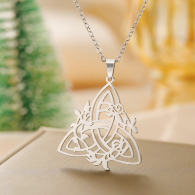 Dawapara Celtic Trinity Knot Triquetra Necklace