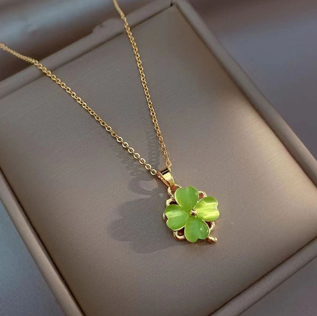 Rotatable Four-Leaf Clover Pendant Necklace Rotatable Four-Leaf Clover Pendant Necklace