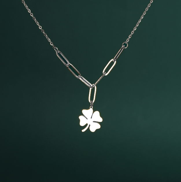Spliced Chain Four-Leaf Clover Necklace Spliced Chain Four-Leaf Clover Necklace