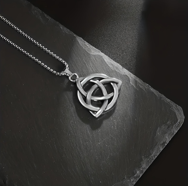Vintage Celtic Knot Pendant Necklace Vintage Celtic Knot Pendant Necklace